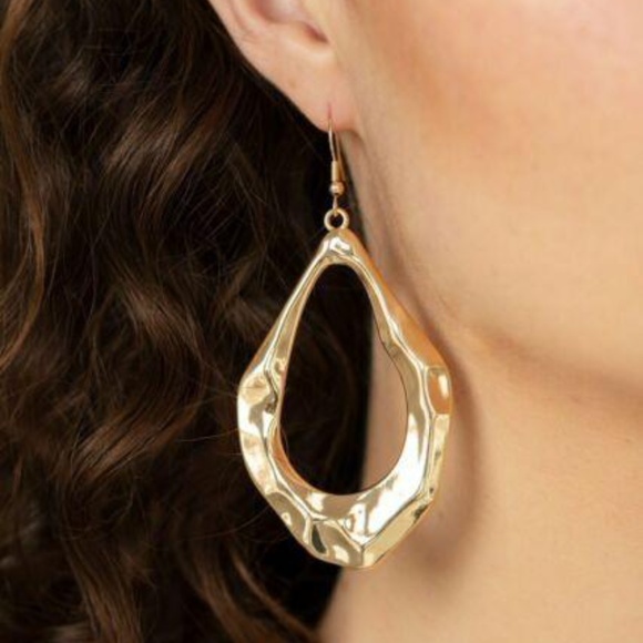 4 for $20 💛 Gold Hammered Dangle Earrings - Picture 2 of 2